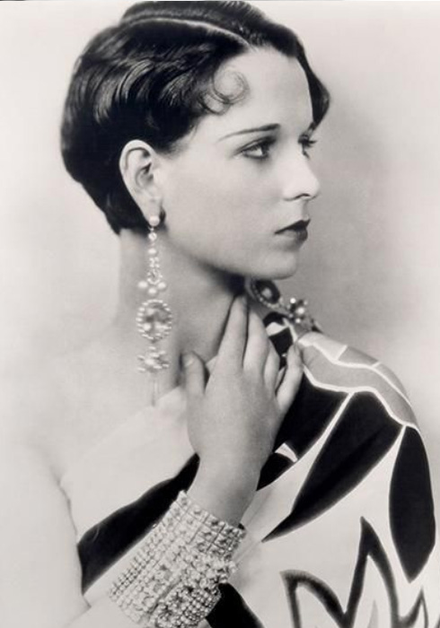 1920s Hairstyles History Long Hair to Bobbed Hair